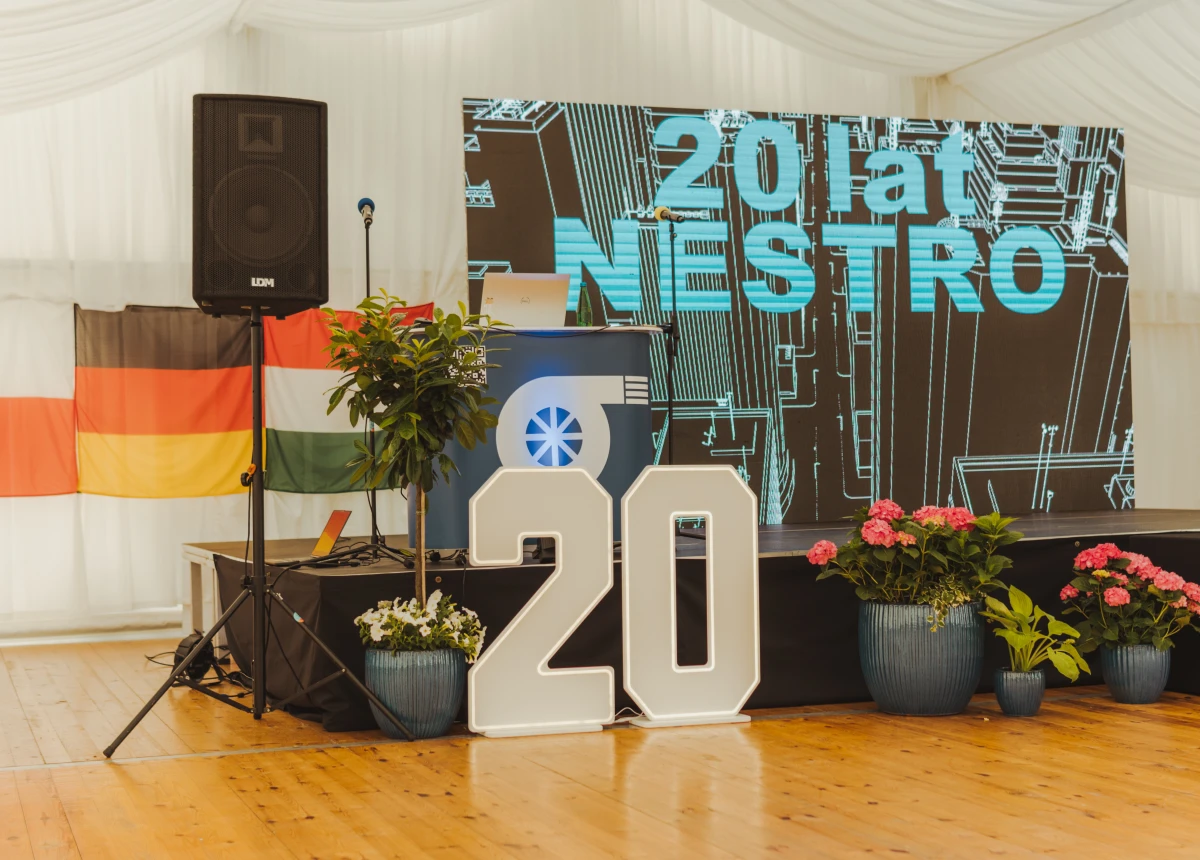 NESTRO20-2.jpg image